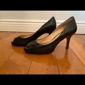 Vince Camuto 8.5 black peep toe heels